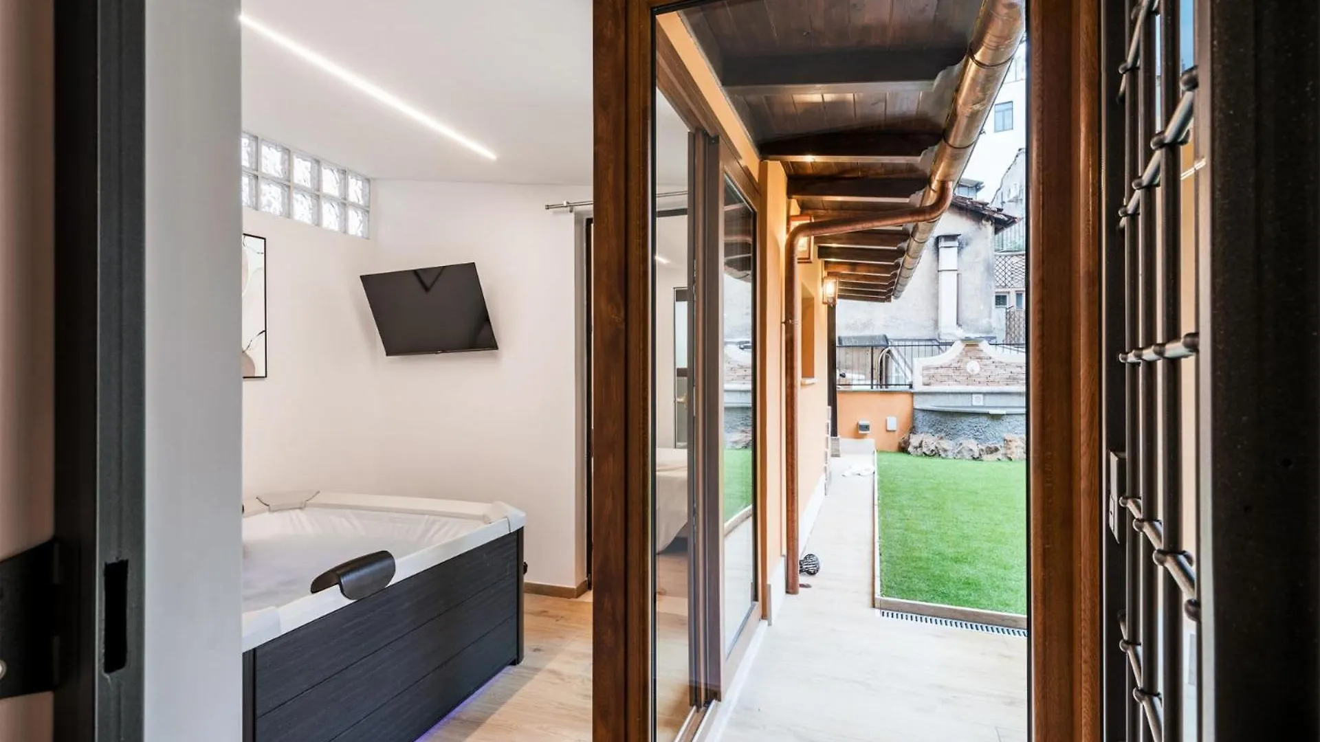 The Best Rent - Peaceful Oasis With Garden And Jacuzzi Near The Colosseum Rome