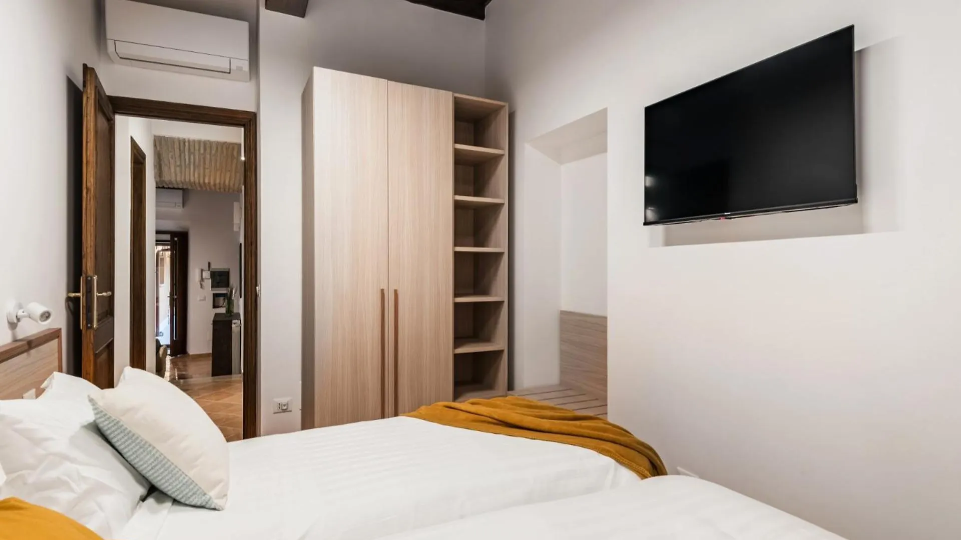 Apartment The Best Rent - Peaceful Oasis With Garden And Jacuzzi Near The Colosseum Rome