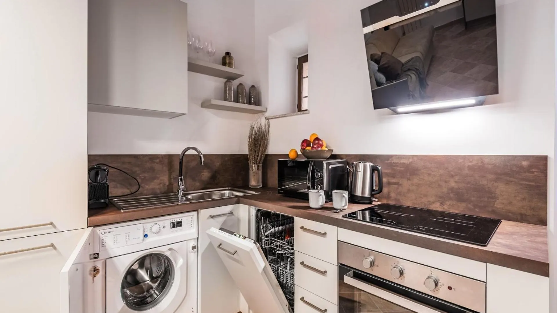 The Best Rent - Peaceful Oasis With Garden And Jacuzzi Near The Colosseum Rome 0*,  Italy