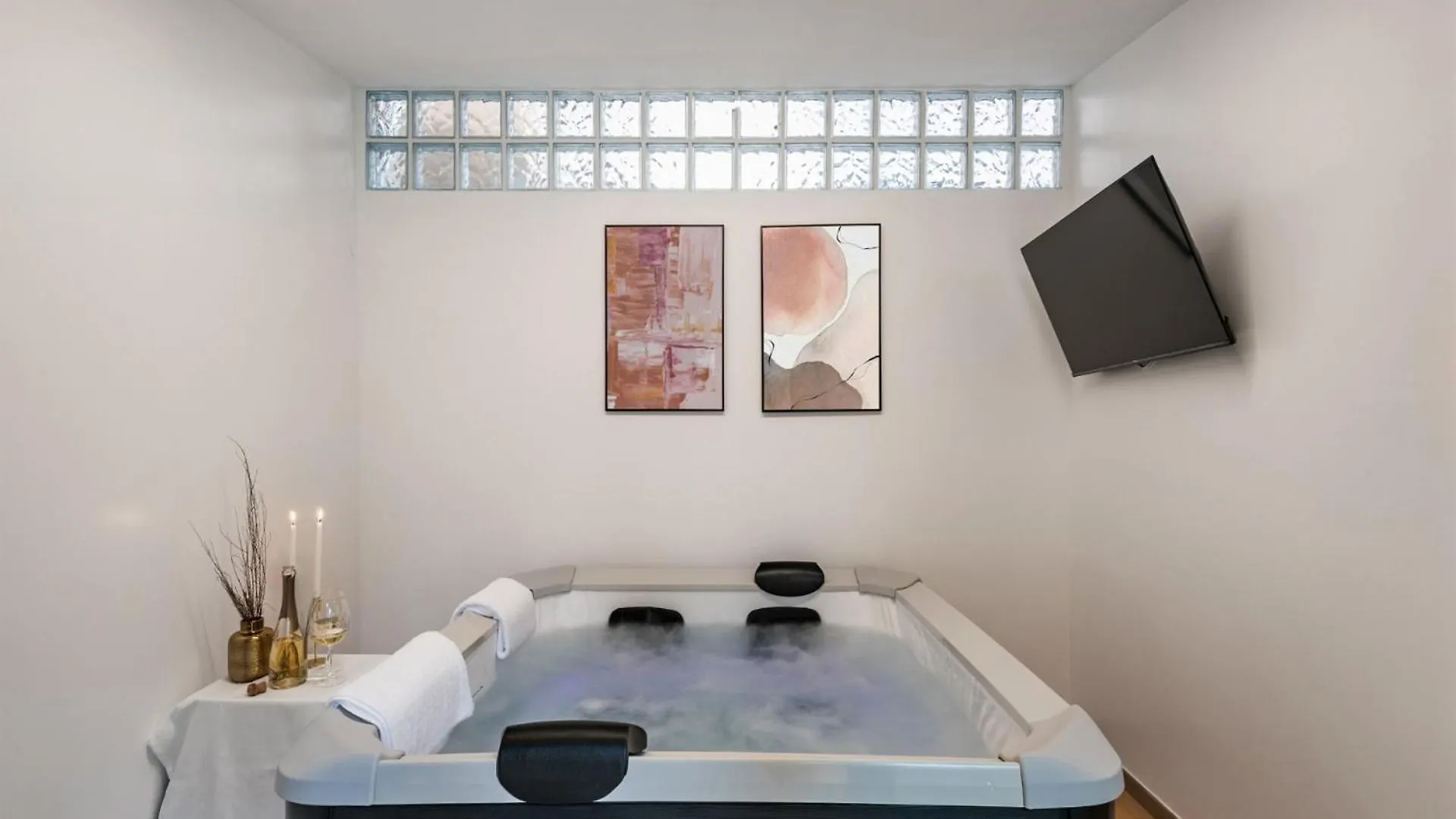 The Best Rent - Peaceful Oasis With Garden And Jacuzzi Near The Colosseum Rome 0*,  Italy