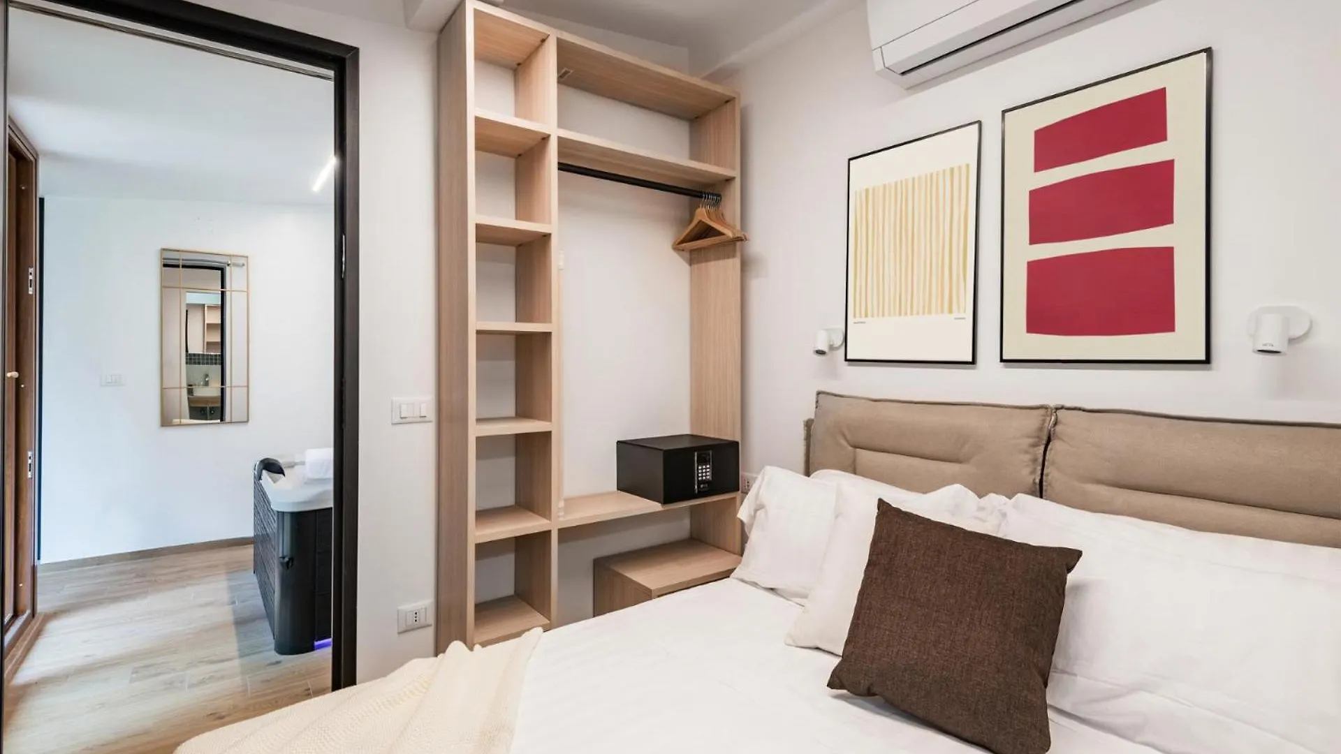 רומא The Best Rent - Peaceful Oasis With Garden And Jacuzzi Near The Colosseum 0*,  איטליה