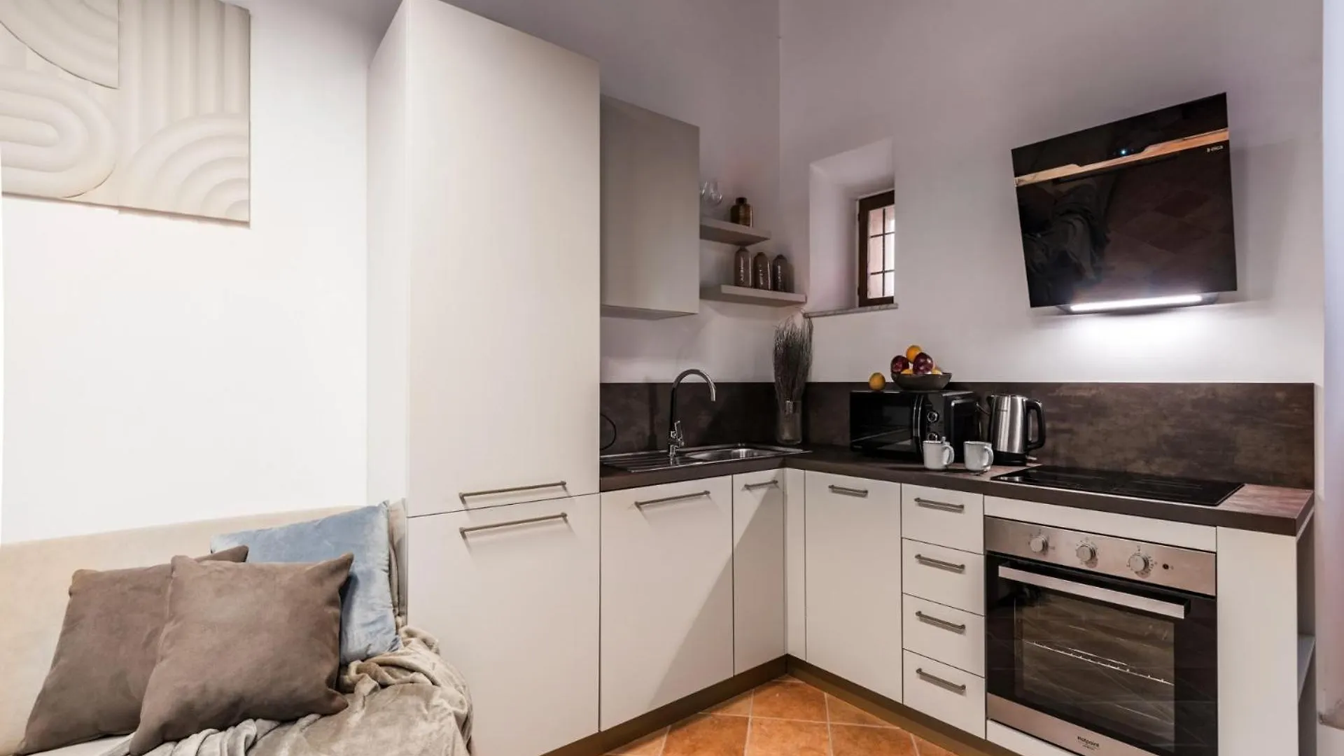 רומא The Best Rent - Peaceful Oasis With Garden And Jacuzzi Near The Colosseum דירה